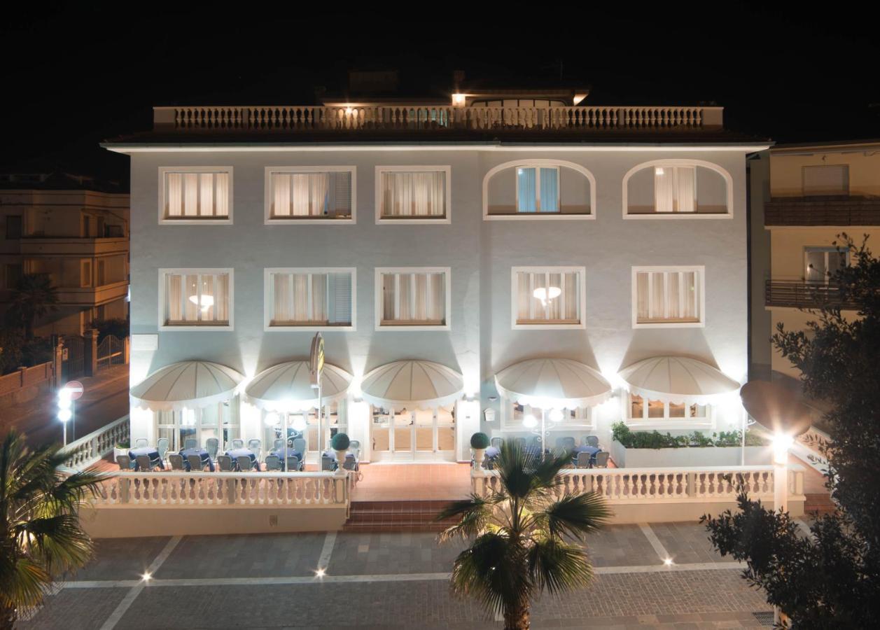 Hg Hotel Il Settebello Marina di Cecina Exteriör bild